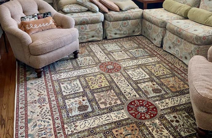 Freshly cleaned rug adds beauty to the living room d&eacute;cor.