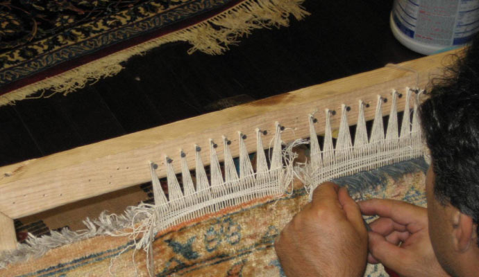 Repairing the fringe of a sisal rug