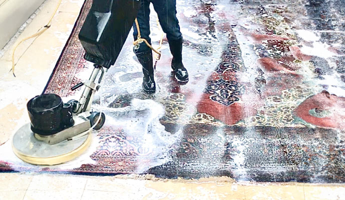 Synthetic rug cleaning using equipment